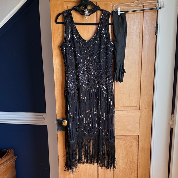 1920s style Black Beaded Dress with Accessories - Picture 2 of 6